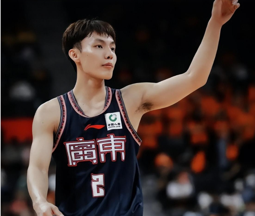 乐鱼app-11投全中!15岁2.07米新星来袭,朱芳雨盯了三年的孩子,正在长大