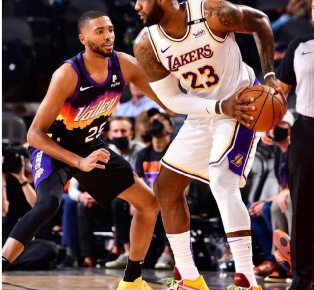 乐鱼官网-熟悉的试探!詹姆斯再输G1:已准备好迎接挑战