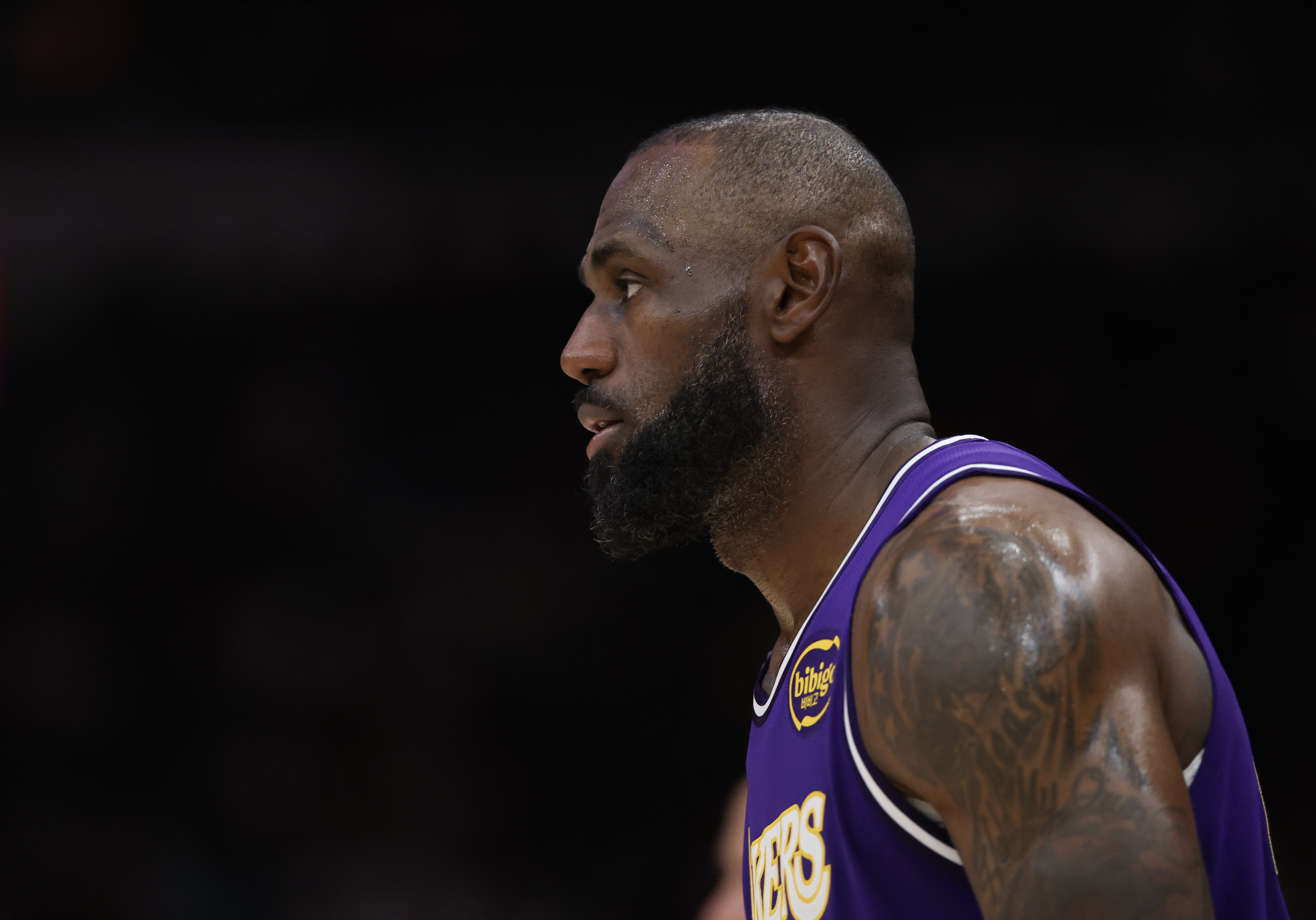 leyu-15季后赛欧文&amp;乐福受伤&amp;21浓眉受伤！詹媒：为何是詹姆斯来承受？